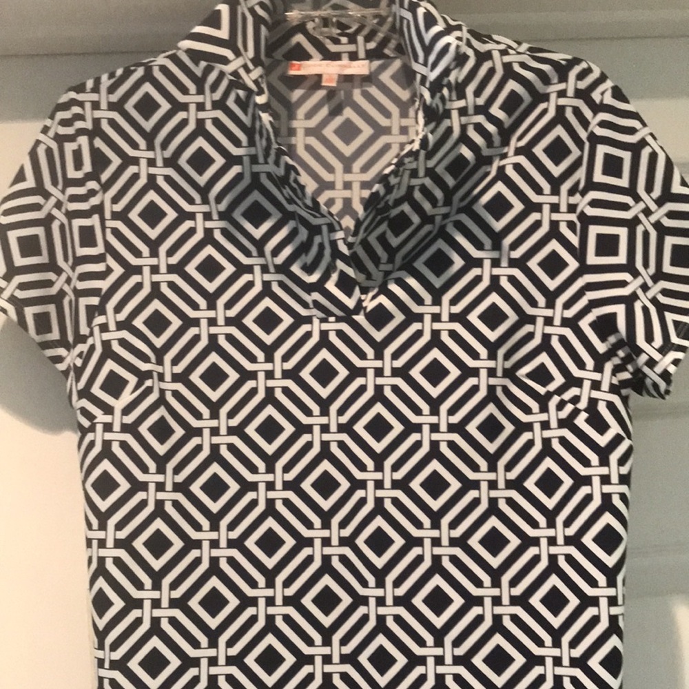 Jude Connally size L black and white designing